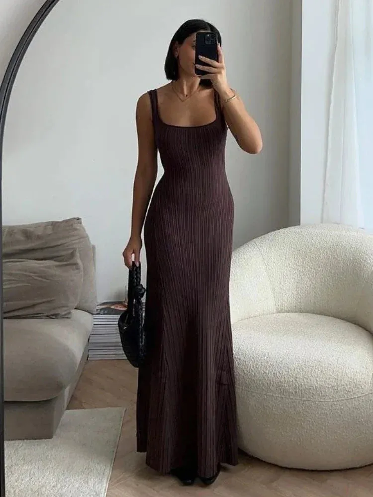 Full-Length Ribbed Dress for Special Occasions