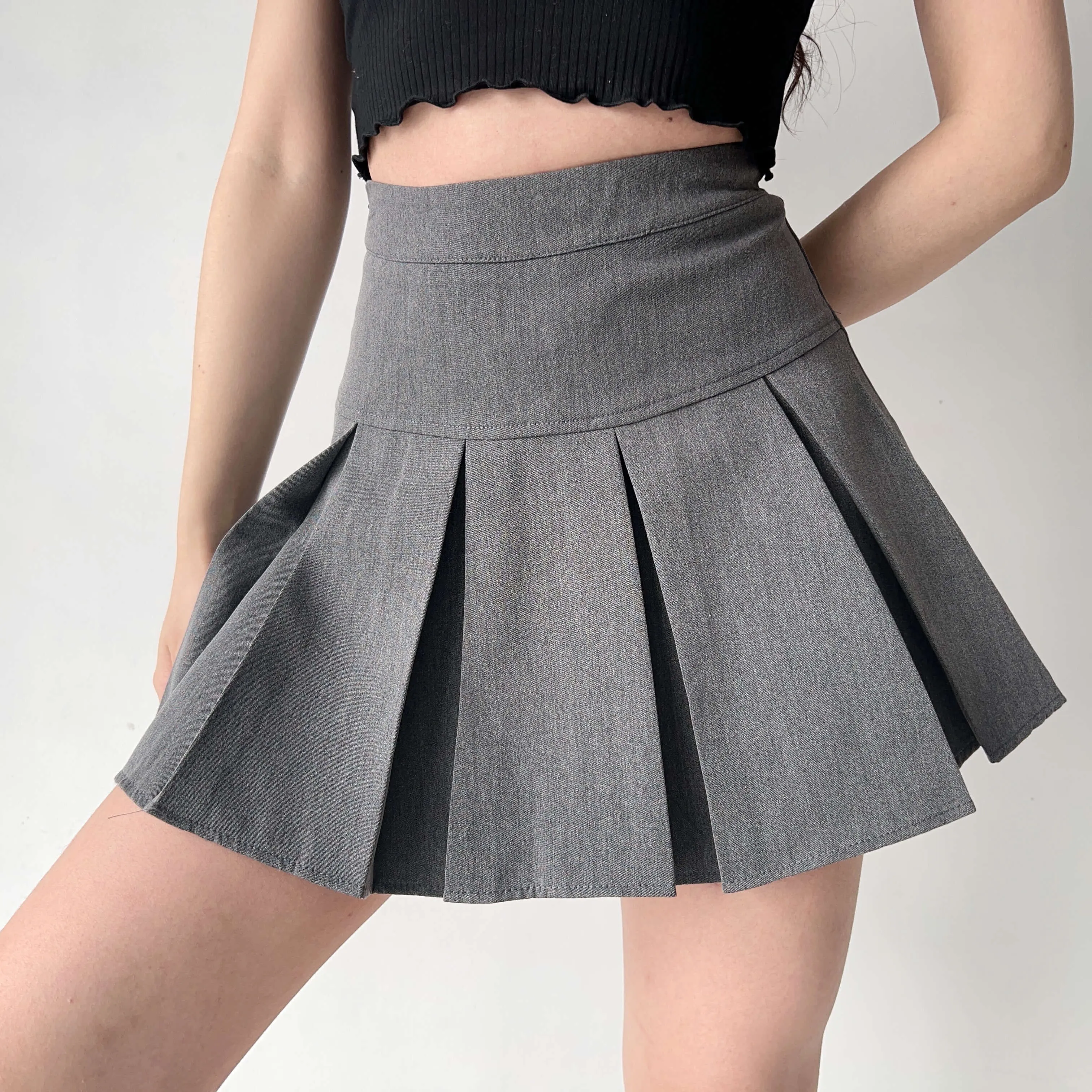 High waisted pleated skirt